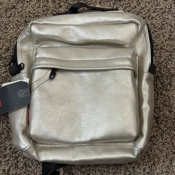 Levi's‎ Vegan Shine Brilliant Skade Gold Backpack - Picture 12 of 12